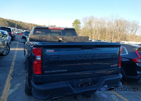 2020 Chevrolet Silverado 1500 4Wd Short Bed Rst z USA, uszkodzony, nr VIN 1GCUYEED0LZ306893